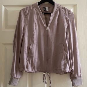 H&M lightweight bomber jacket😍